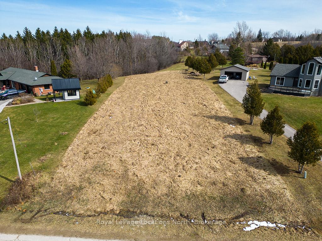 Photo 3 of 109 Holmes Hill Drive, Meaford — HOMEH
