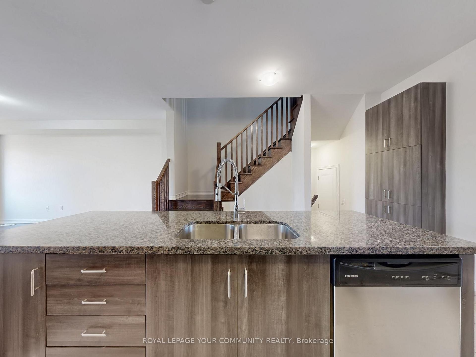 Photo 14 of 2112 Dale Road, Innisfil, Alcona — HOMEH