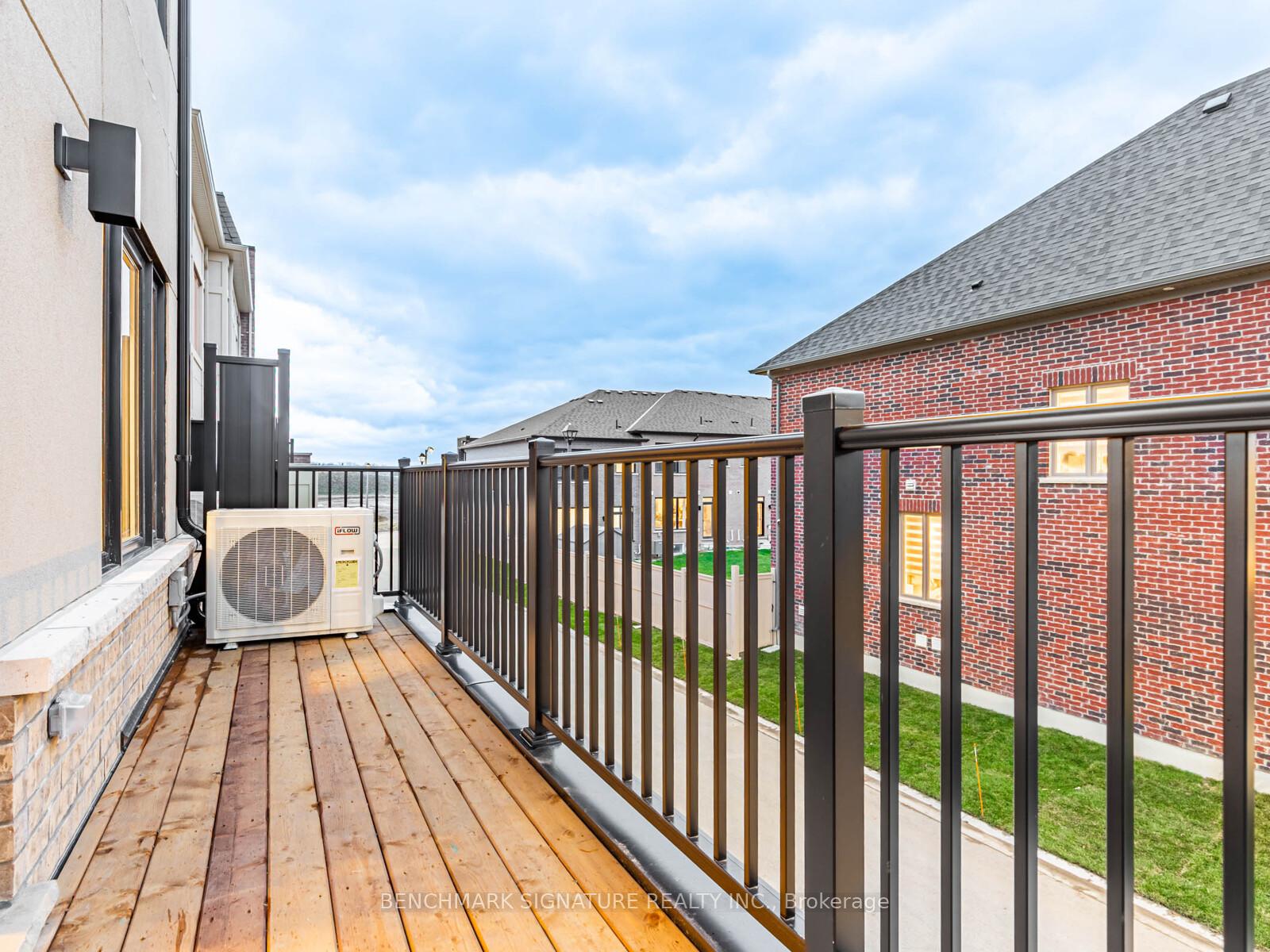 Photo 33 of 28 Harvey Bunker Crescent, Markham, Angus Glen — HOMEH
