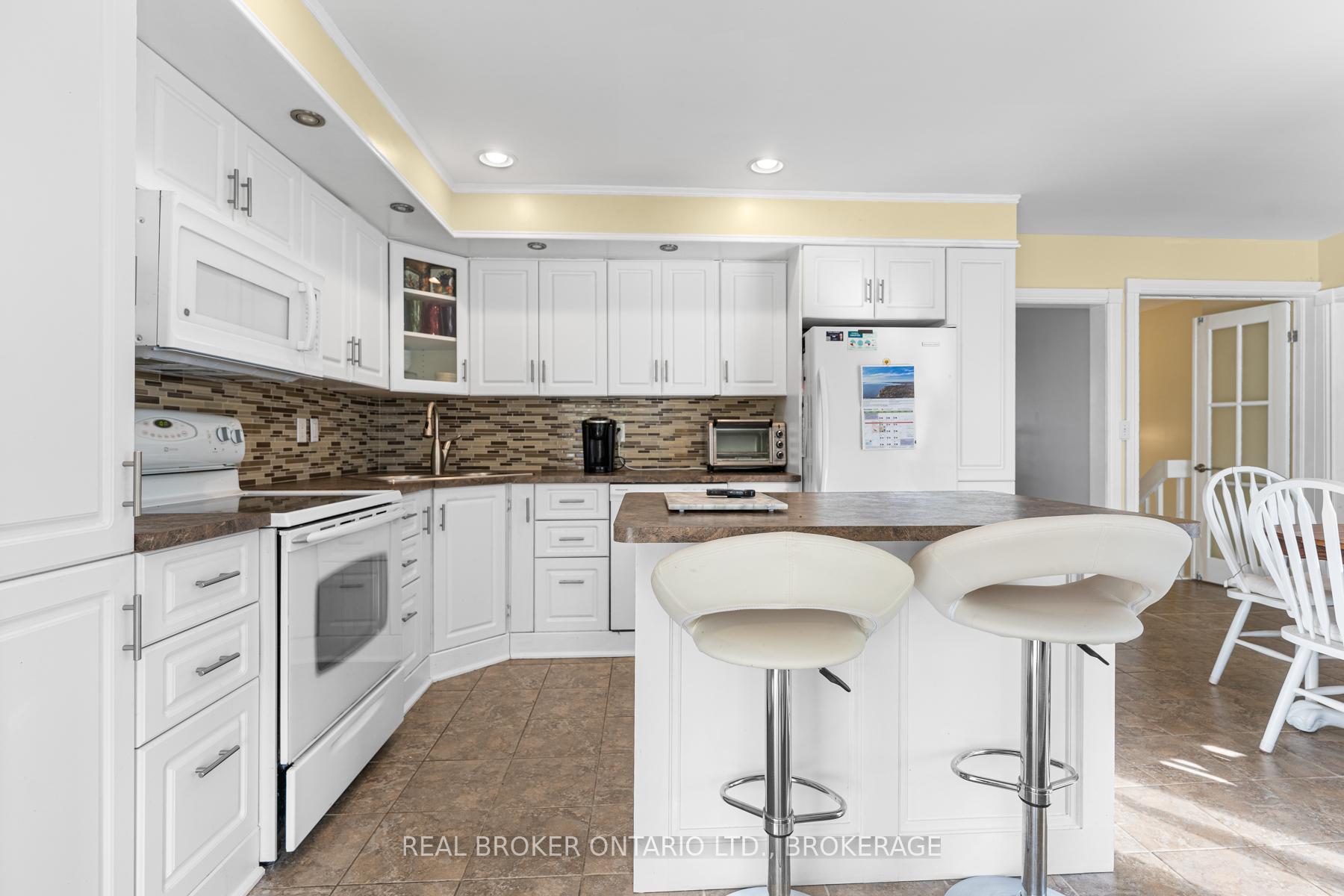 Photo 8 of 26 Cambridge Crescent, Loyalist, Amherstview — HOMEH