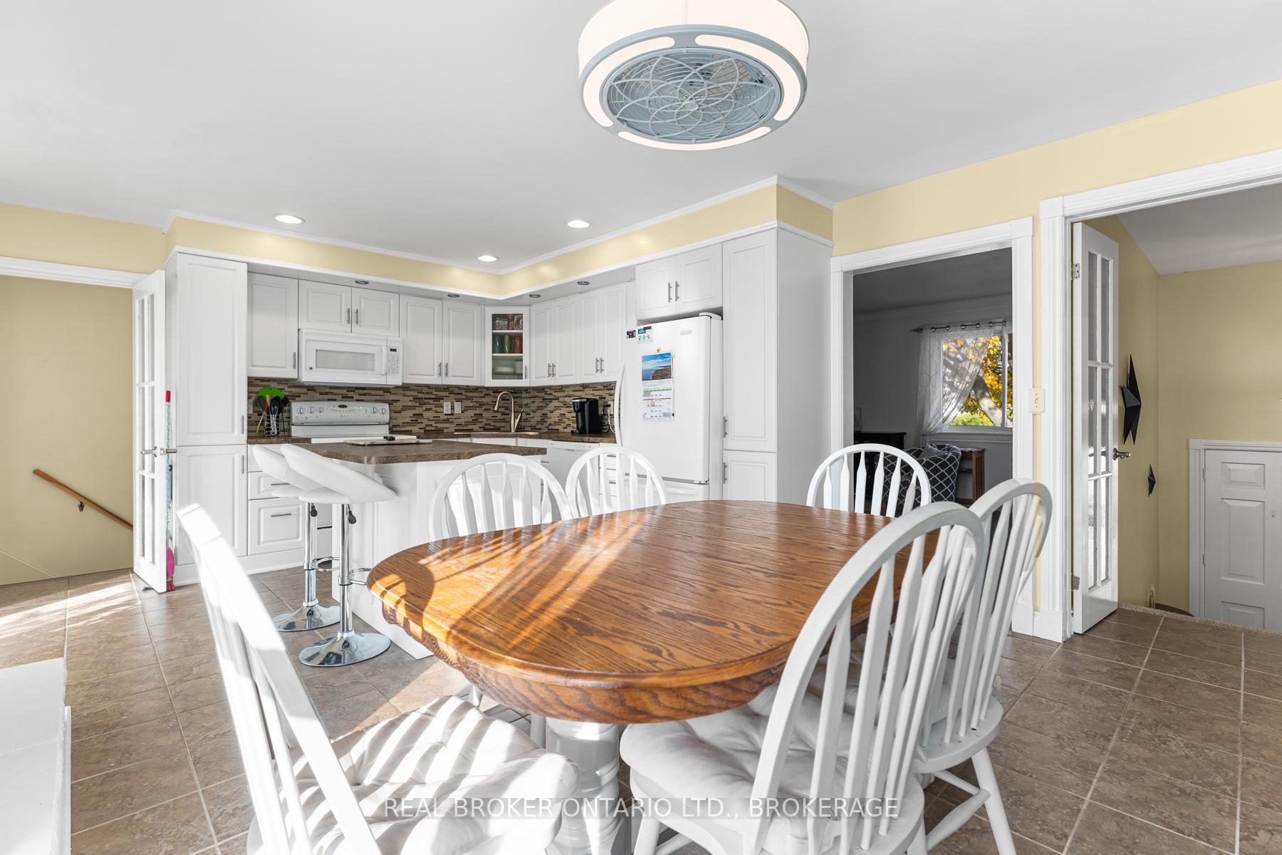 Photo 10 of 26 Cambridge Crescent, Loyalist, Amherstview — HOMEH