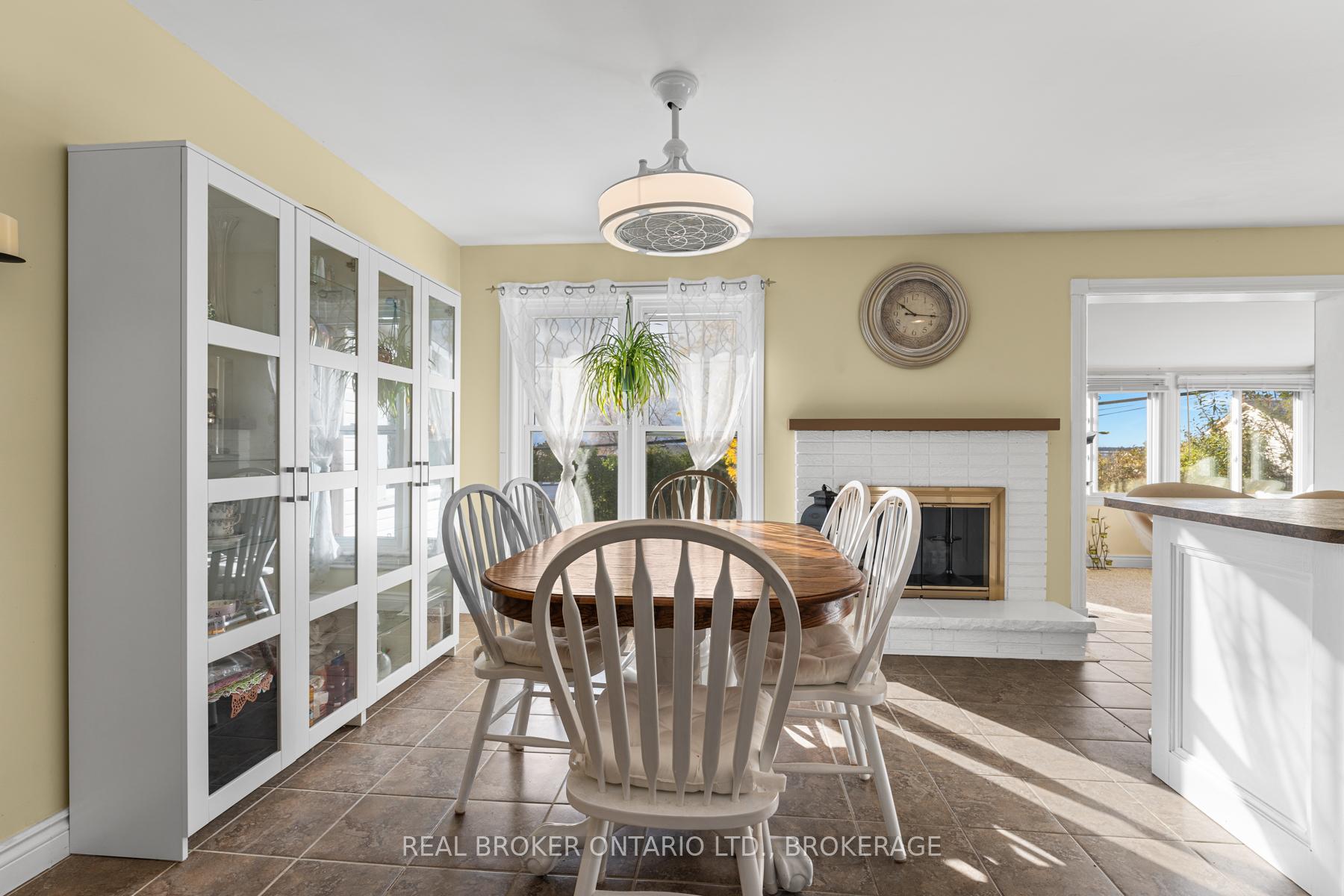 Photo 11 of 26 Cambridge Crescent, Loyalist, Amherstview — HOMEH