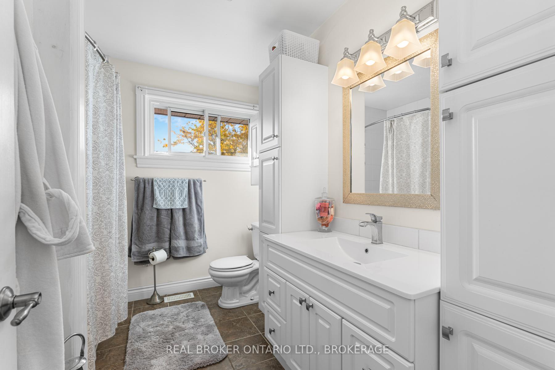 Photo 19 of 26 Cambridge Crescent, Loyalist, Amherstview — HOMEH