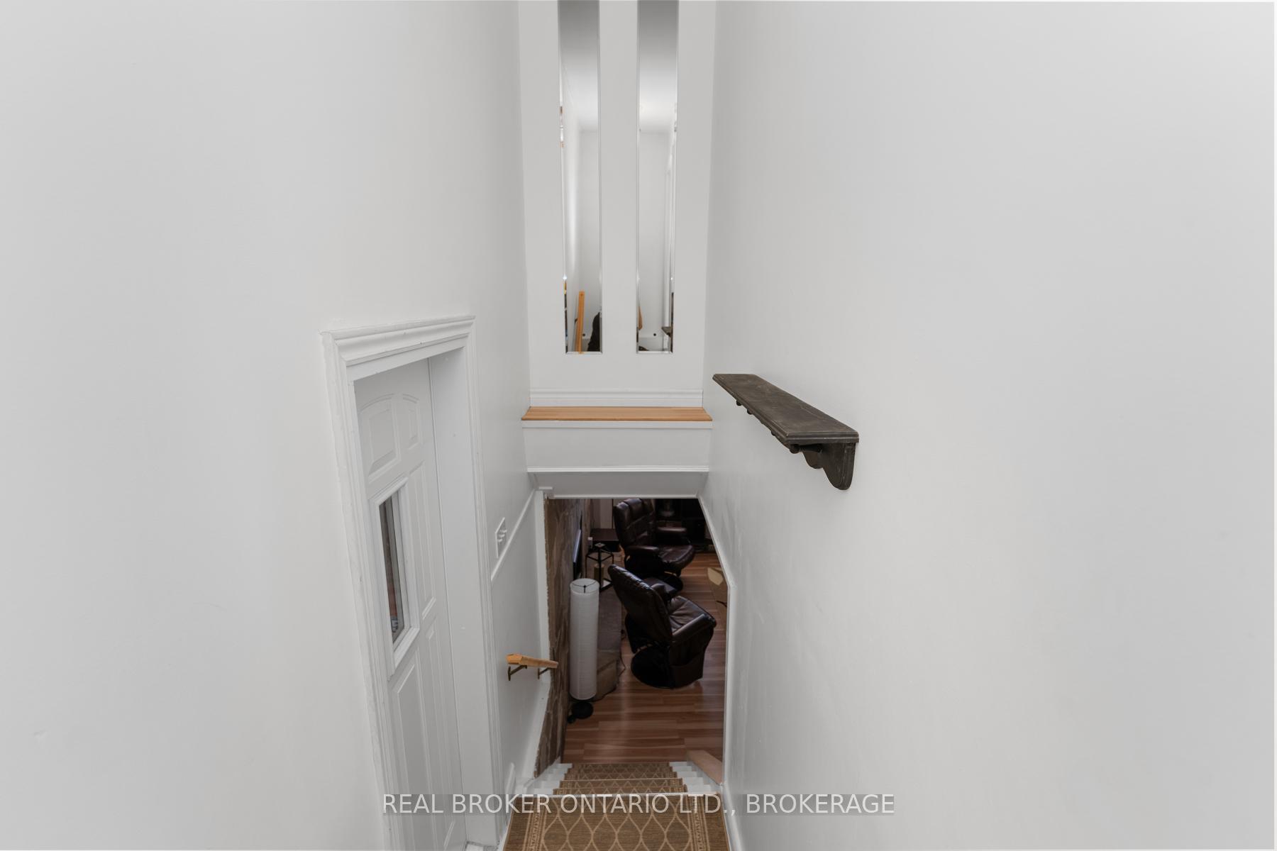 Photo 23 of 26 Cambridge Crescent, Loyalist, Amherstview — HOMEH