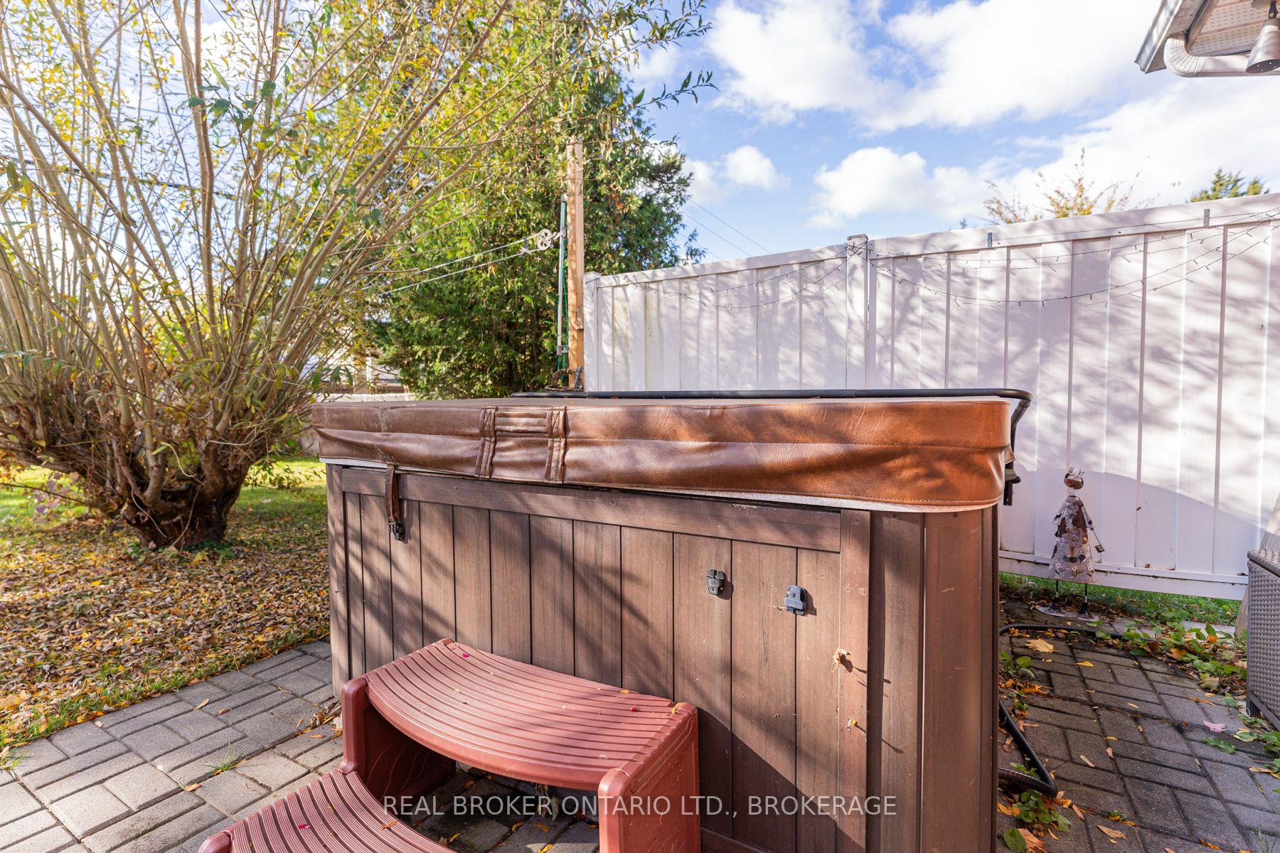 Photo 41 of 26 Cambridge Crescent, Loyalist, Amherstview — HOMEH
