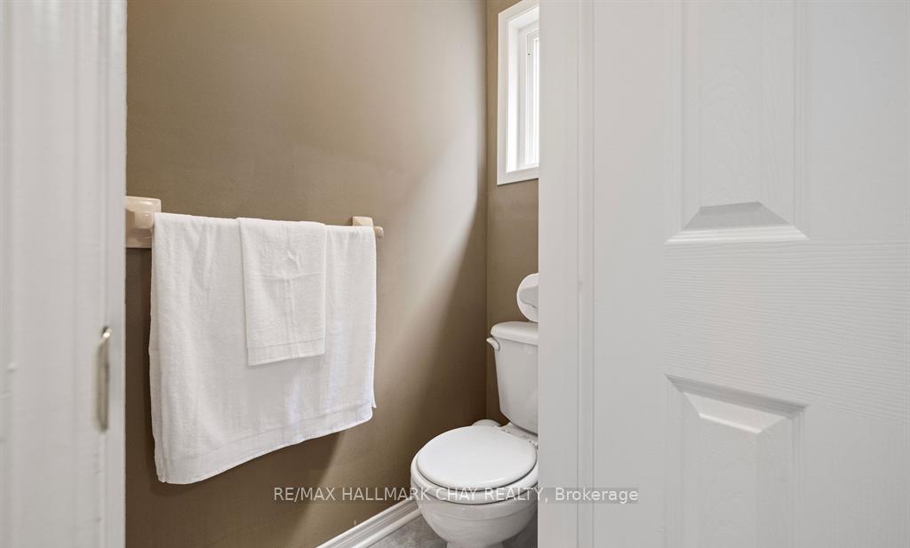 Photo 12 of Unit Upper, 1463 Forest Street, Innisfil, Alcona — HOMEH