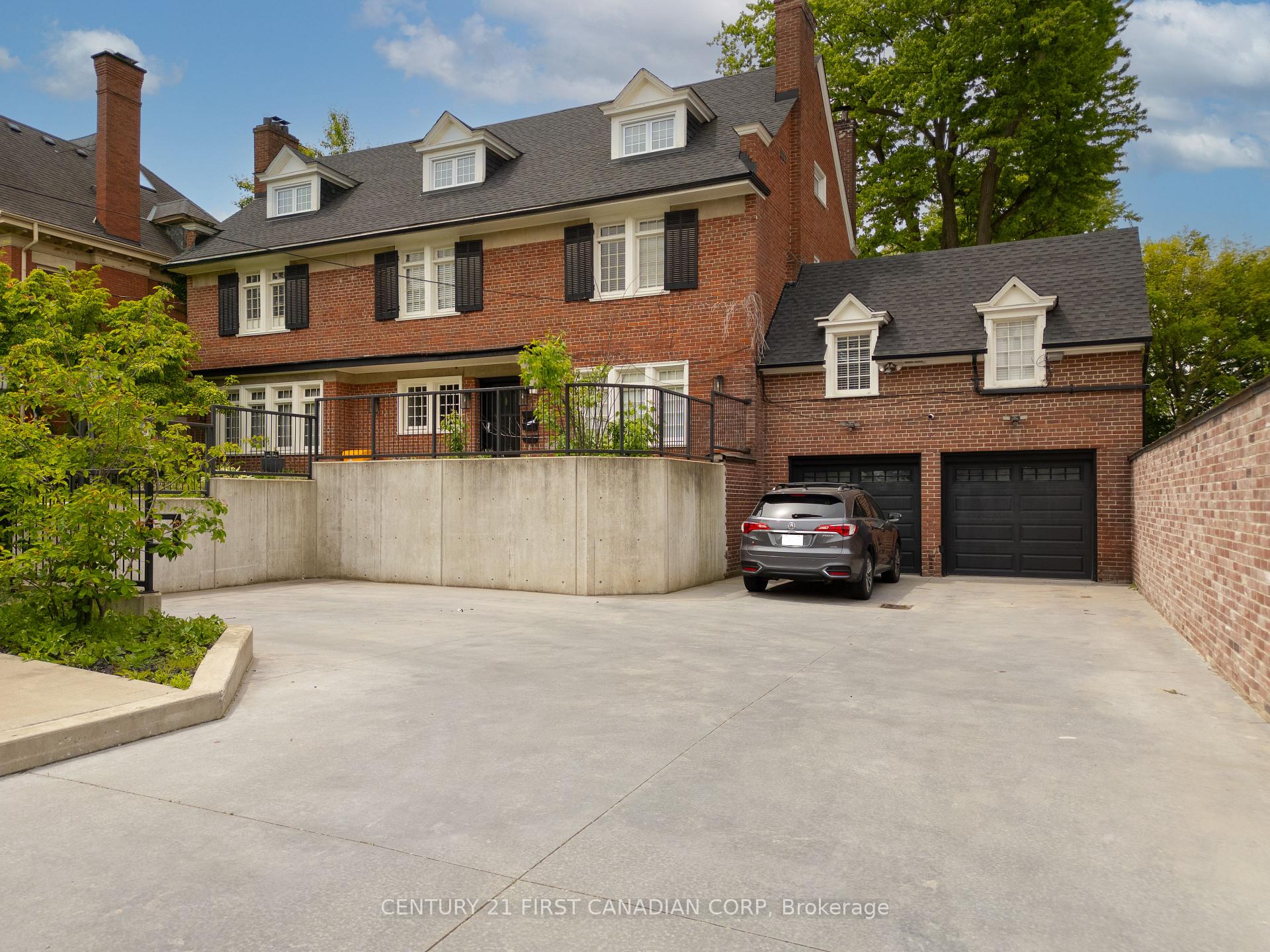 Front of 653 Talbot Street
