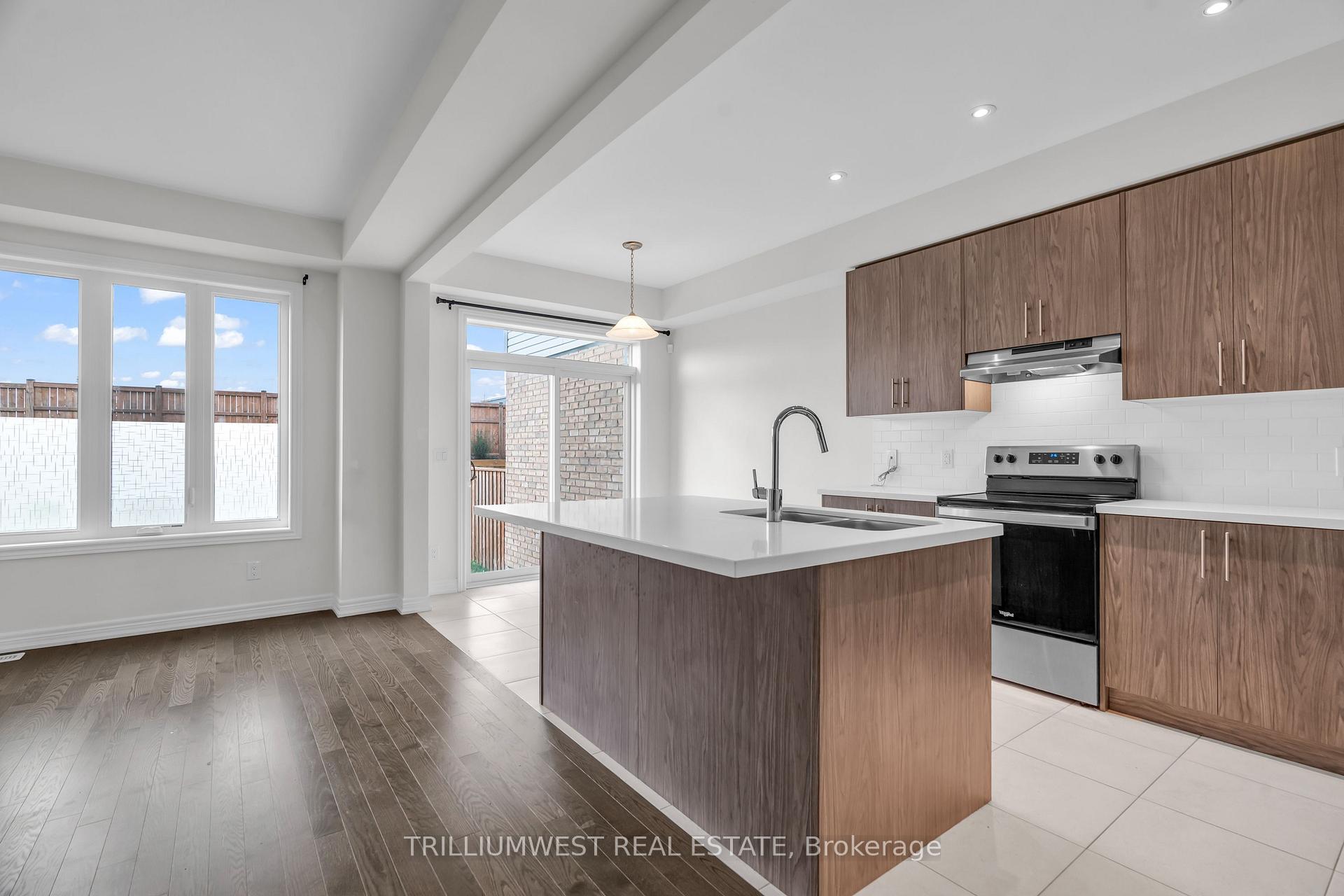 Photo 8 of 74 Reistwood Drive, Kitchener — HOMEH
