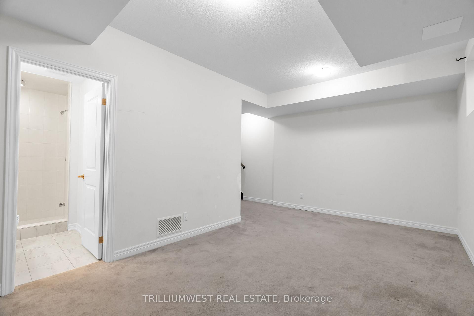 Photo 33 of 74 Reistwood Drive, Kitchener — HOMEH