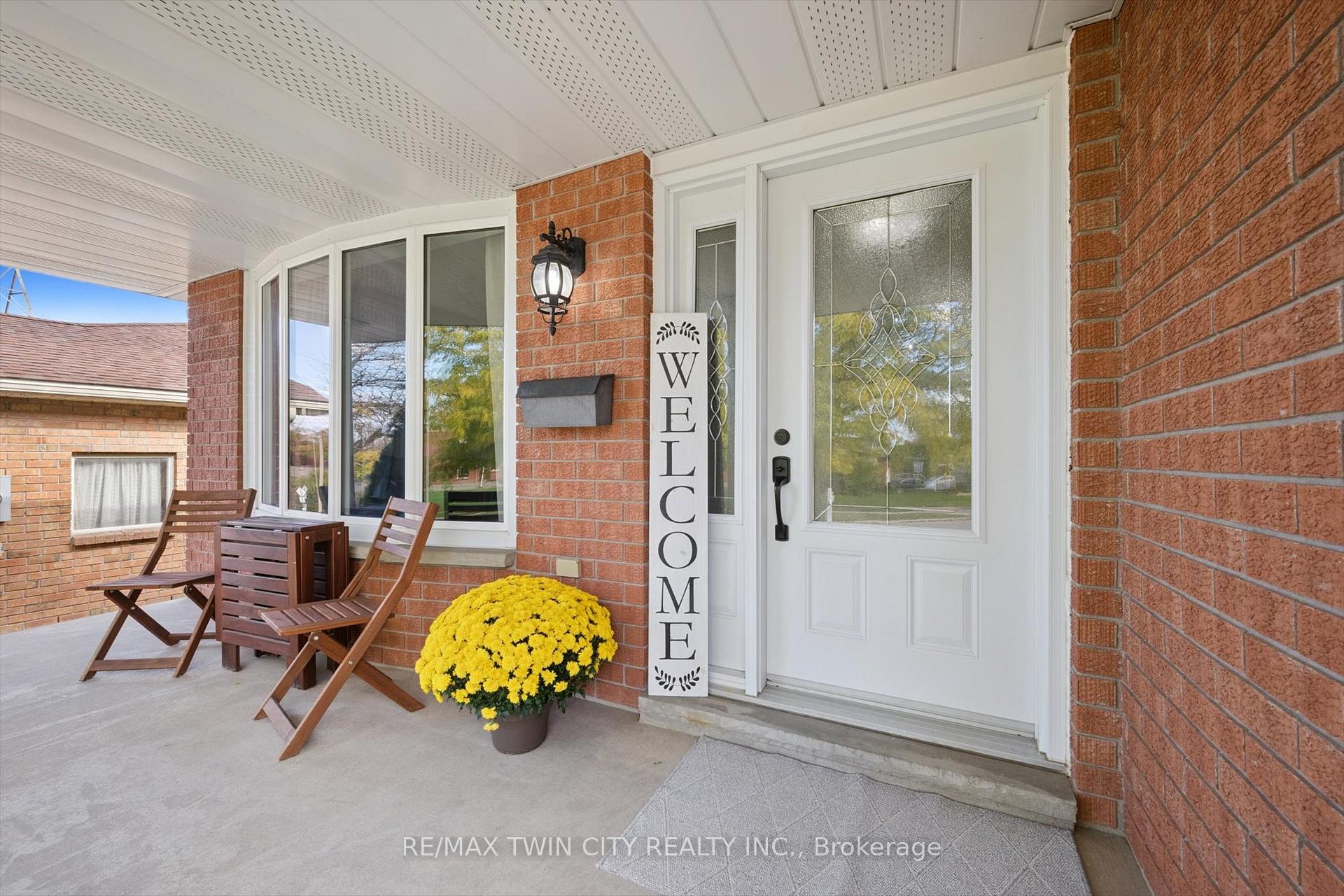 Photo 5 of 115 Yellow Birch Drive, Kitchener — HOMEH