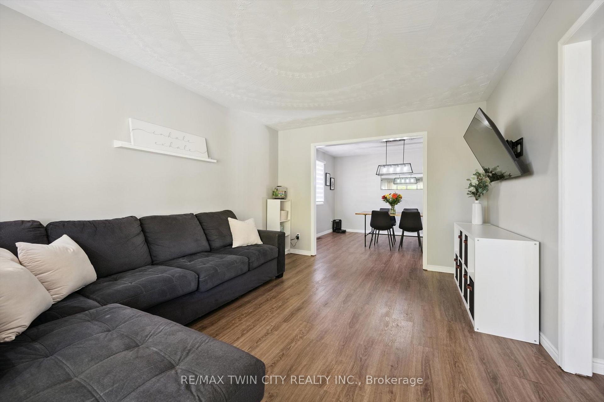 Photo 9 of 115 Yellow Birch Drive, Kitchener — HOMEH