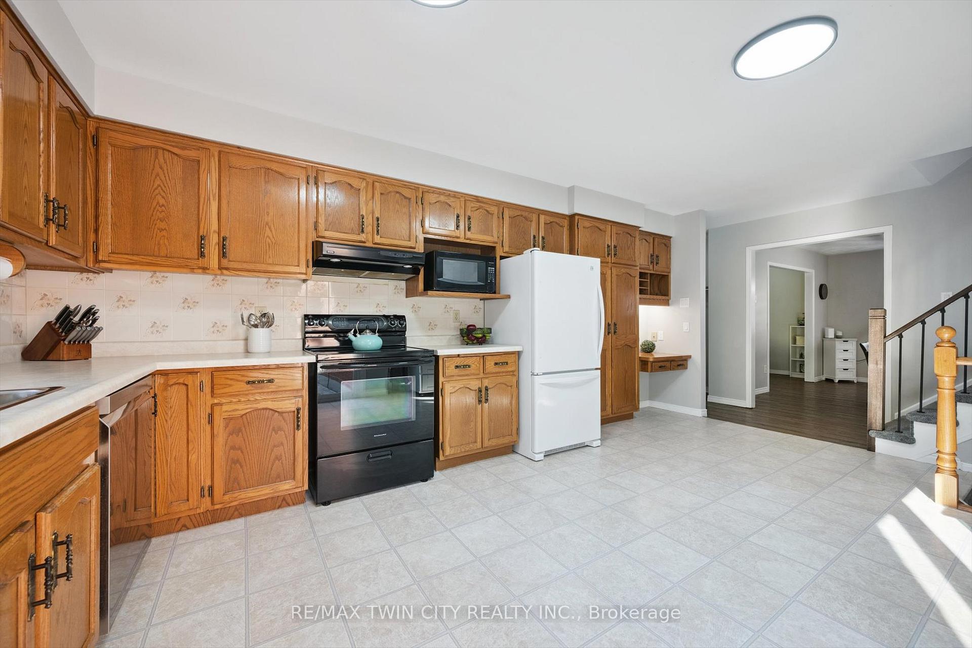Photo 16 of 115 Yellow Birch Drive, Kitchener — HOMEH