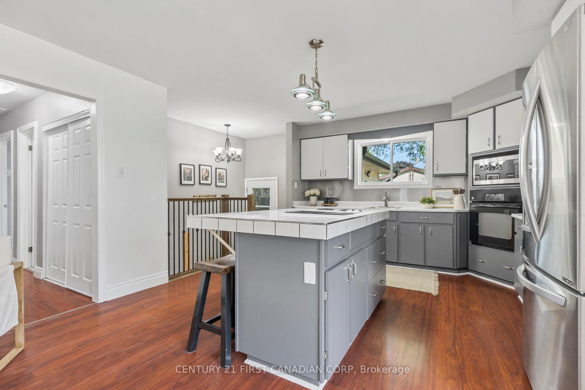 Photo 8 of 122 Nicoline Avenue, Lucan Biddulph, Lucan — HOMEH