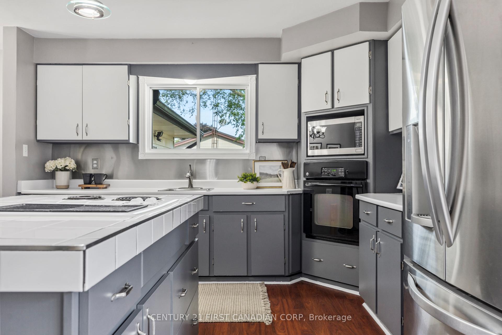Photo 9 of 122 Nicoline Avenue, Lucan Biddulph, Lucan — HOMEH