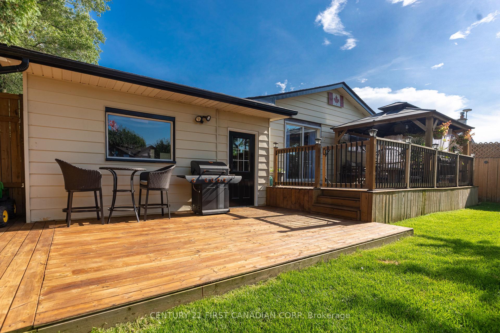Photo 26 of 122 Nicoline Avenue, Lucan Biddulph, Lucan — HOMEH