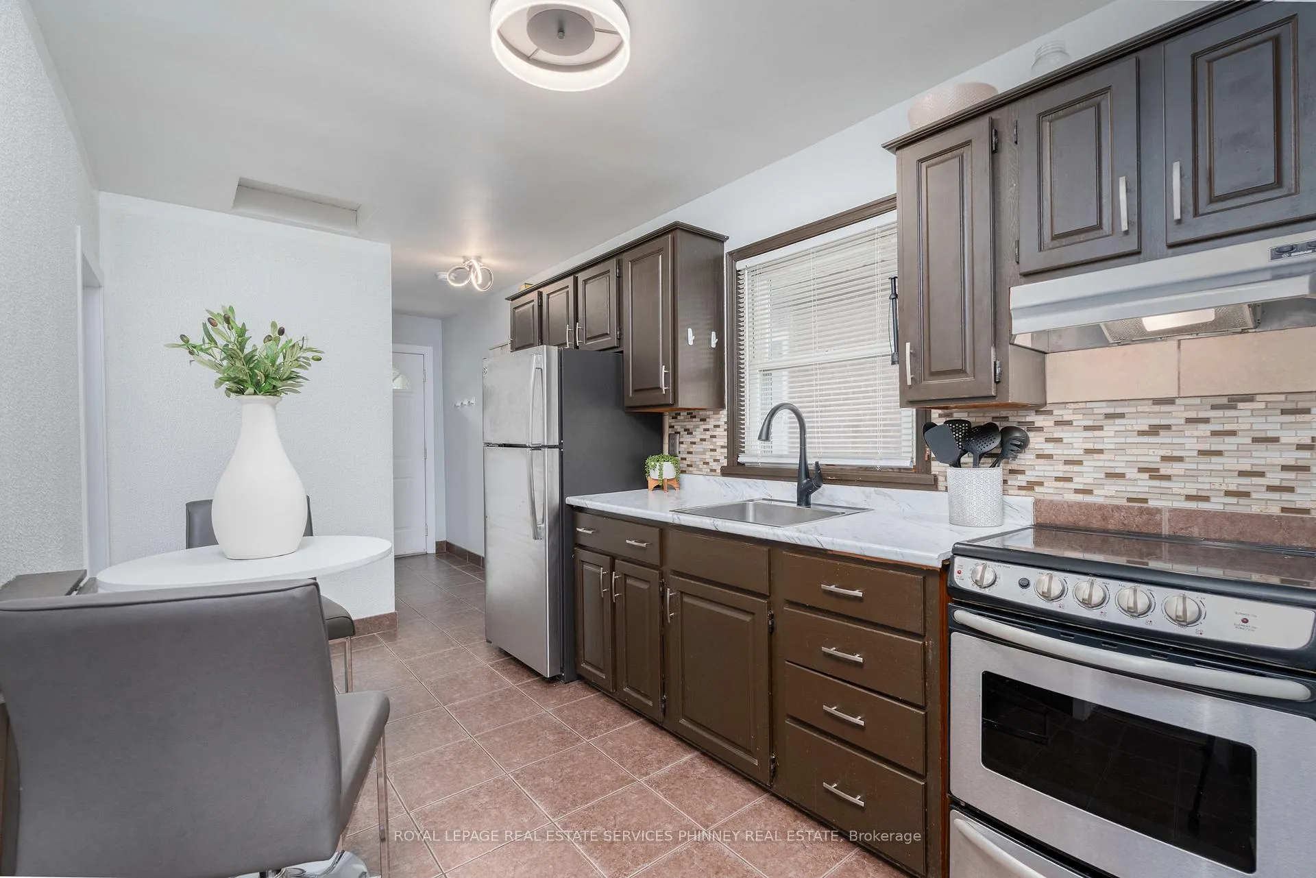 Photo 8 of 787 Knox Avenue, Hamilton, Parkview — HOMEH