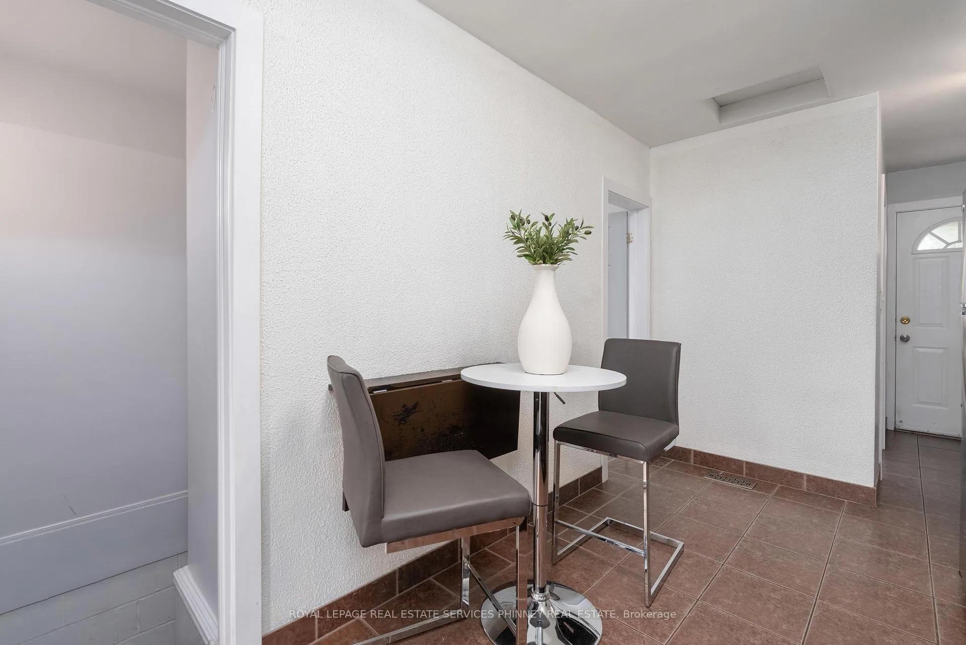 Photo 10 of 787 Knox Avenue, Hamilton, Parkview — HOMEH