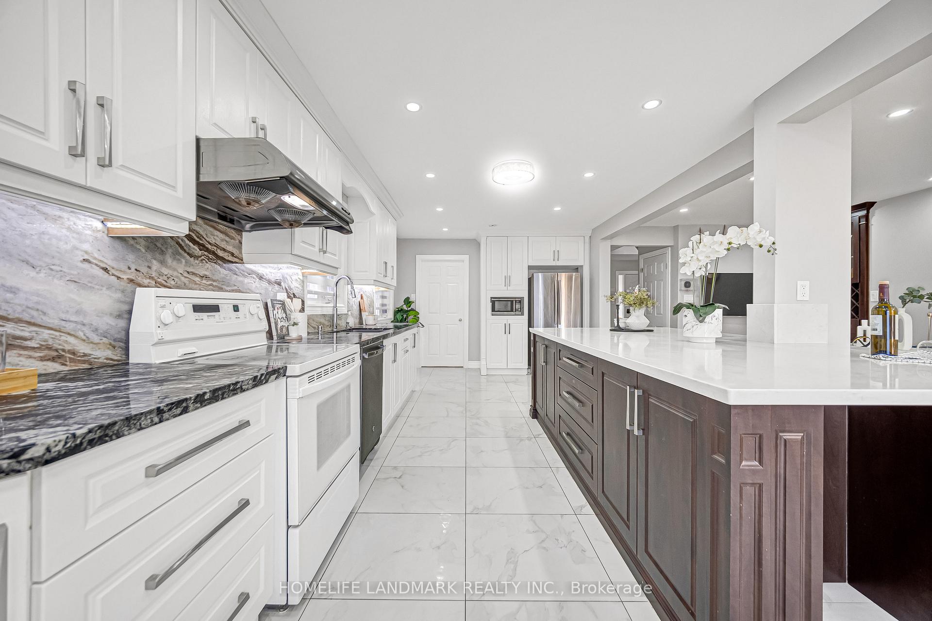 Photo 2 of 35 Mary Pearson Drive, Markham, Middlefield — HOMEH