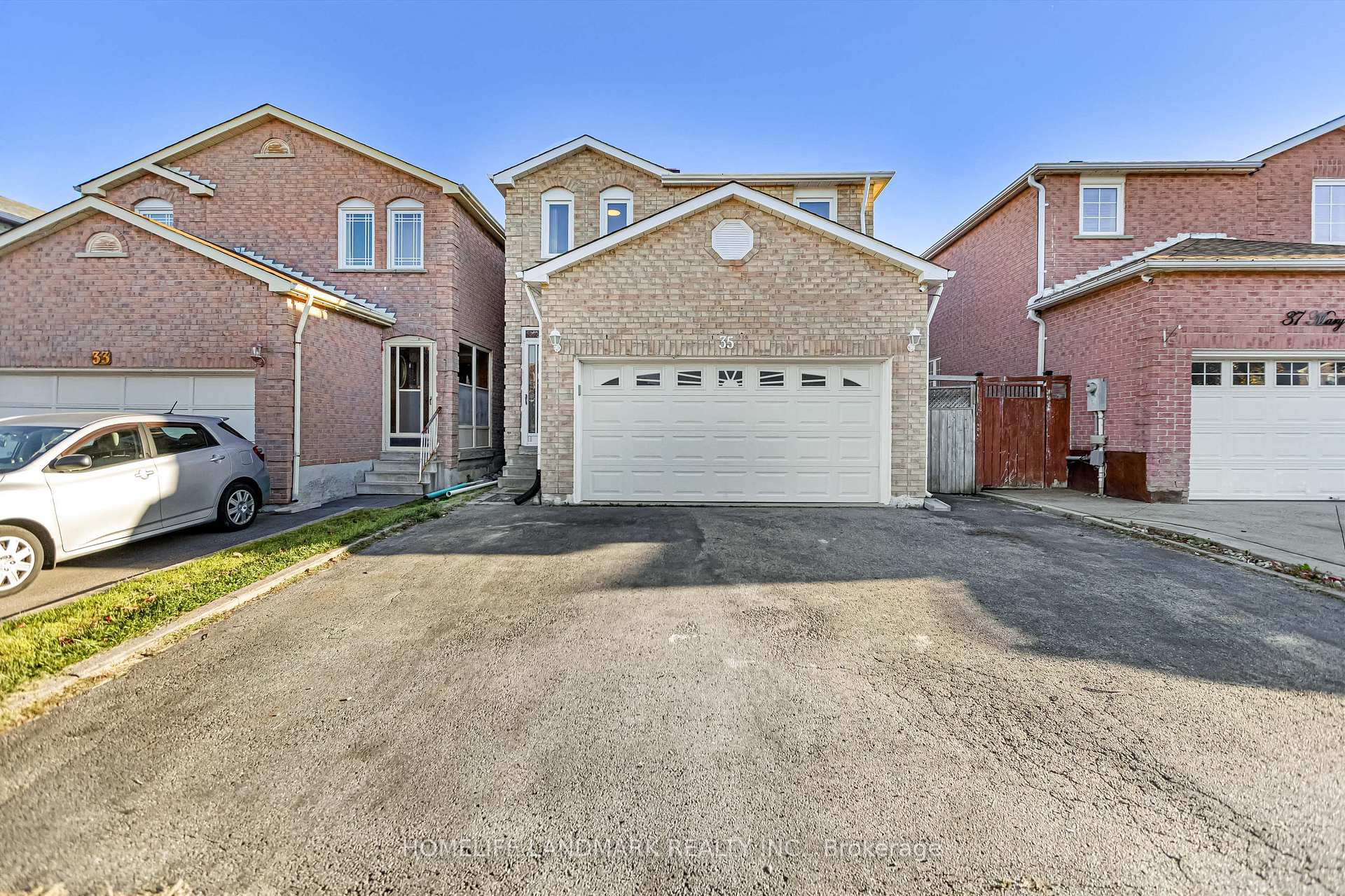 Photo 6 of 35 Mary Pearson Drive, Markham, Middlefield — HOMEH