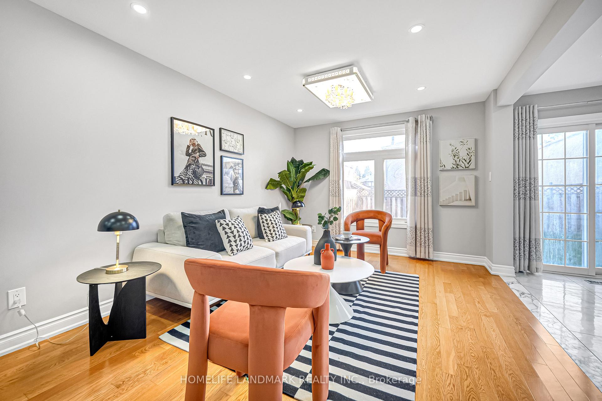 Photo 13 of 35 Mary Pearson Drive, Markham, Middlefield — HOMEH