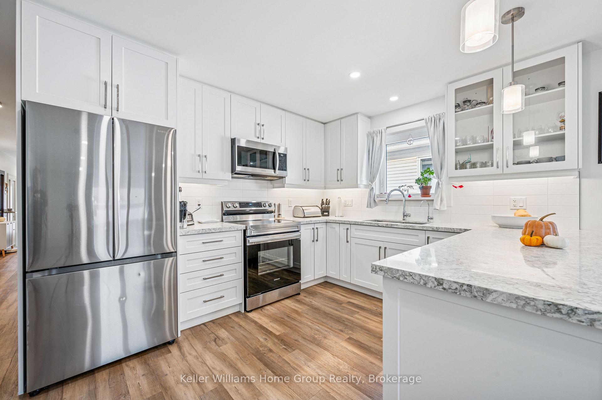 Photo 10 of 76 South Drive, Kitchener — HOMEH