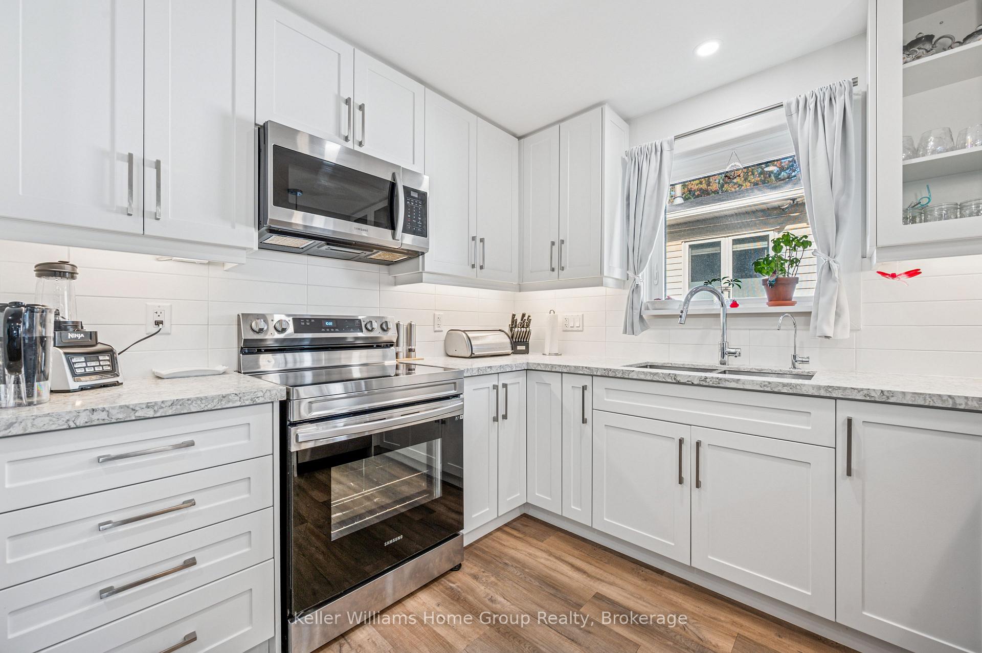 Photo 11 of 76 South Drive, Kitchener — HOMEH