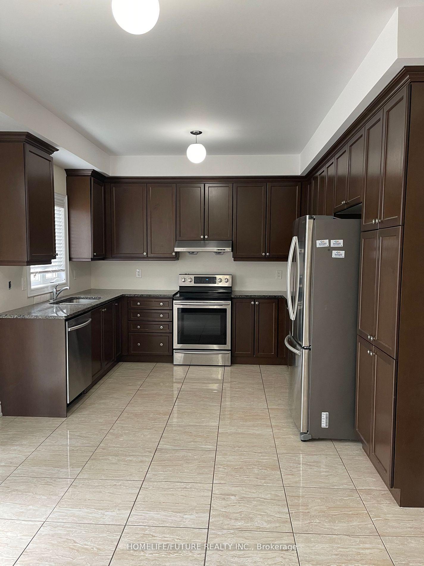 Photo 3 of 25 Victoria Street E, Innisfil, Cookstown — HOMEH