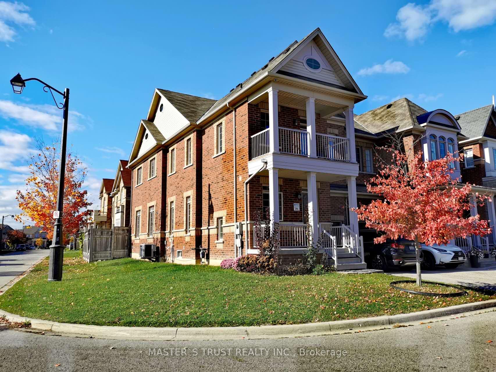 Photo 2 of 16 William Bartlett Drive, Markham, Berczy — HOMEH