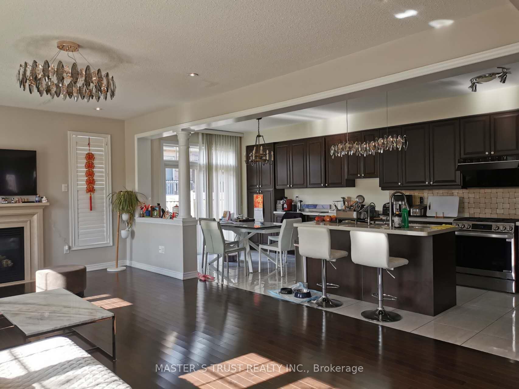 Photo 6 of 16 William Bartlett Drive, Markham, Berczy — HOMEH