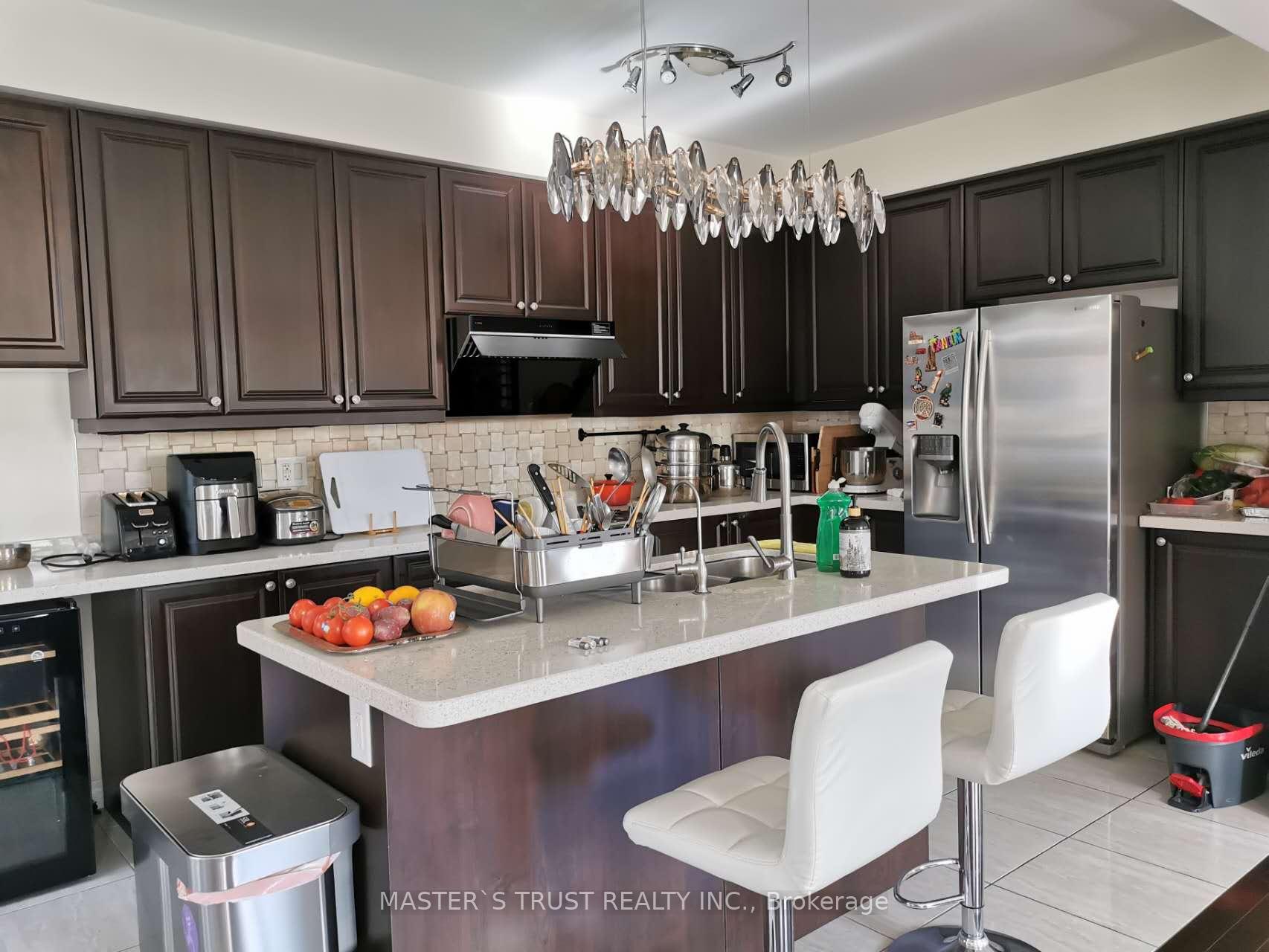 Photo 7 of 16 William Bartlett Drive, Markham, Berczy — HOMEH