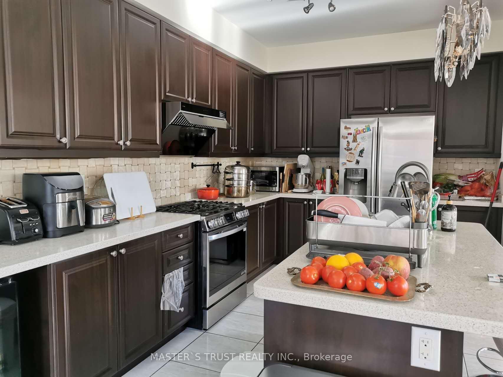 Photo 8 of 16 William Bartlett Drive, Markham, Berczy — HOMEH