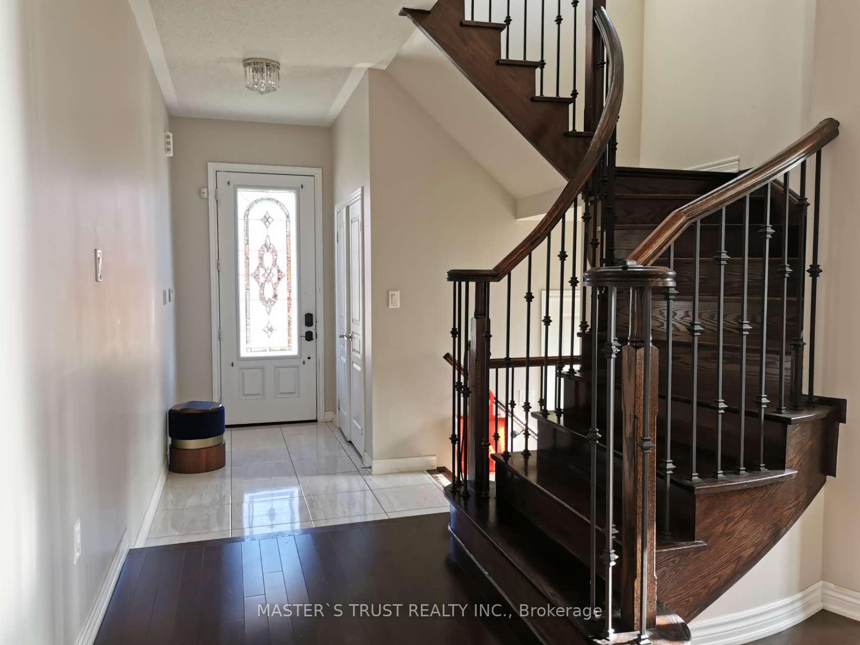 Photo 10 of 16 William Bartlett Drive, Markham, Berczy — HOMEH