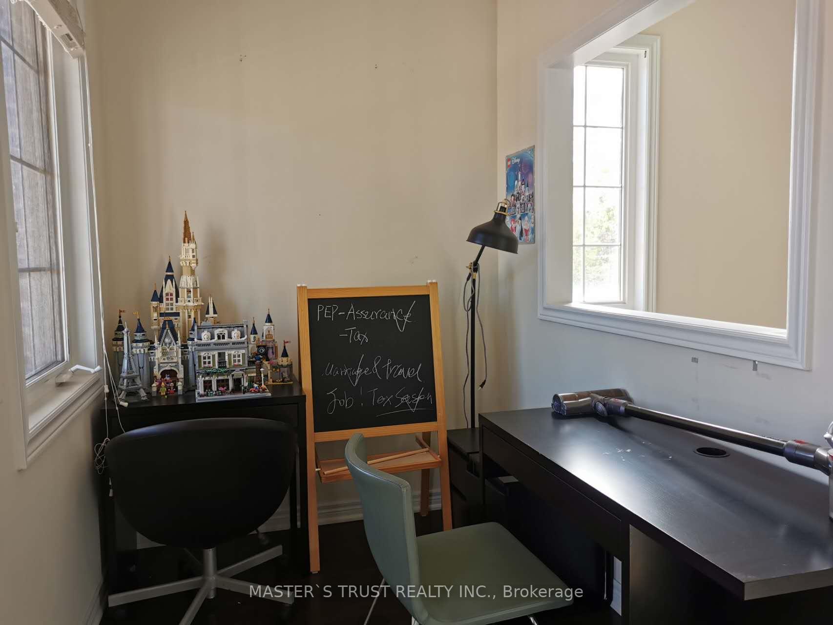 Photo 12 of 16 William Bartlett Drive, Markham, Berczy — HOMEH