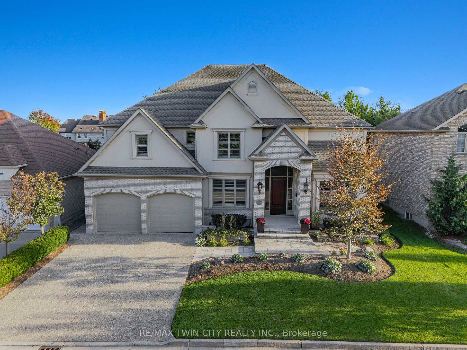 Photo 4 of 541 Falconridge Crescent, Kitchener — HOMEH