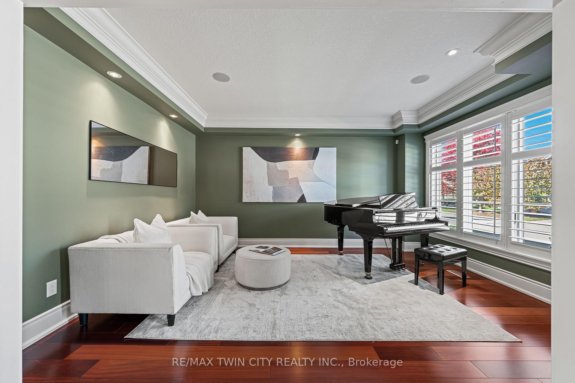 Photo 8 of 541 Falconridge Crescent, Kitchener — HOMEH