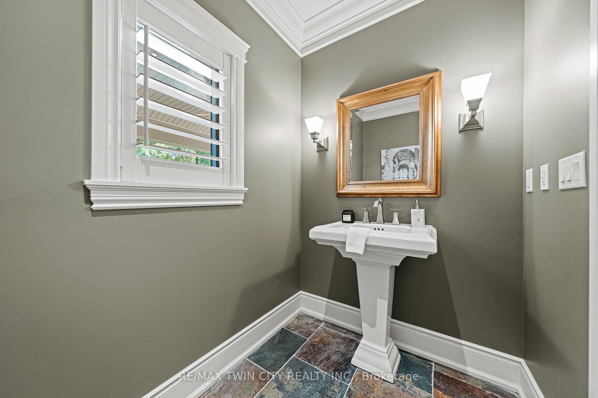 Photo 23 of 541 Falconridge Crescent, Kitchener — HOMEH