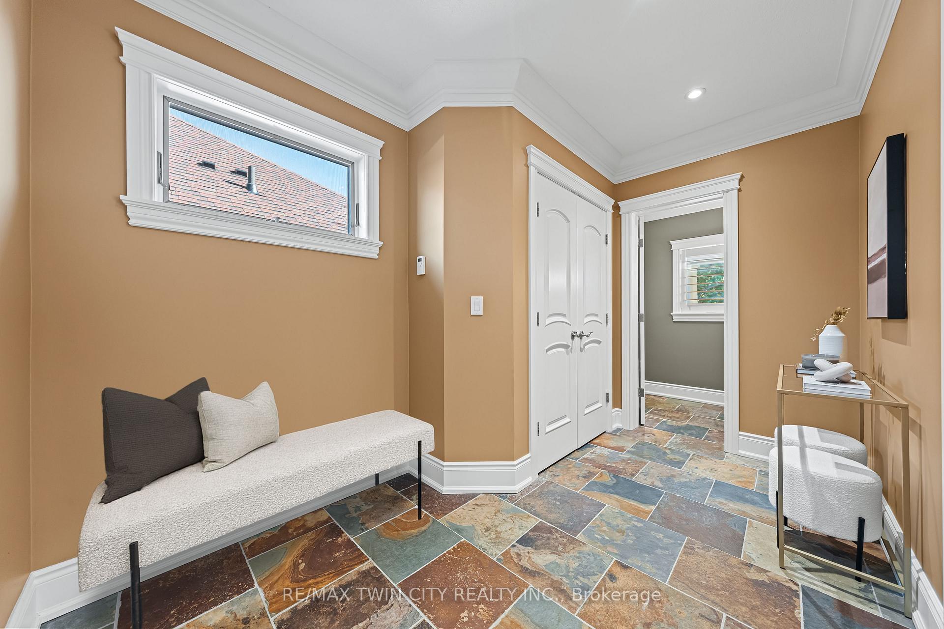 Photo 24 of 541 Falconridge Crescent, Kitchener — HOMEH