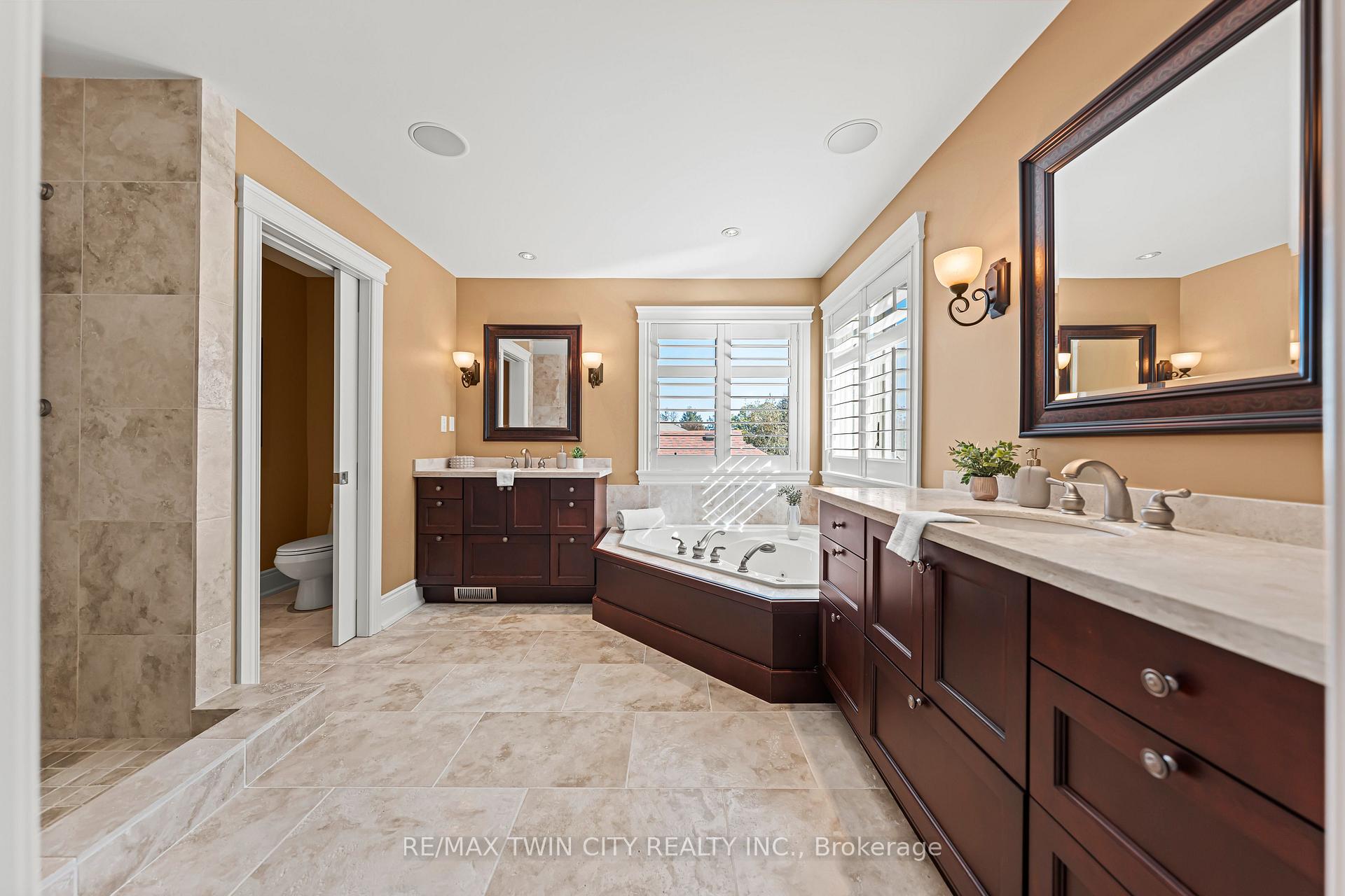 Photo 28 of 541 Falconridge Crescent, Kitchener — HOMEH
