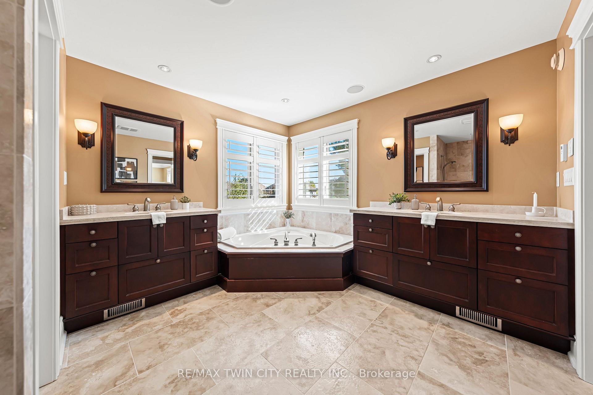 Photo 29 of 541 Falconridge Crescent, Kitchener — HOMEH