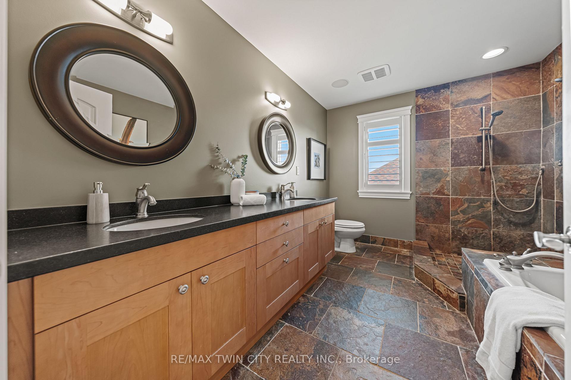 Photo 35 of 541 Falconridge Crescent, Kitchener — HOMEH