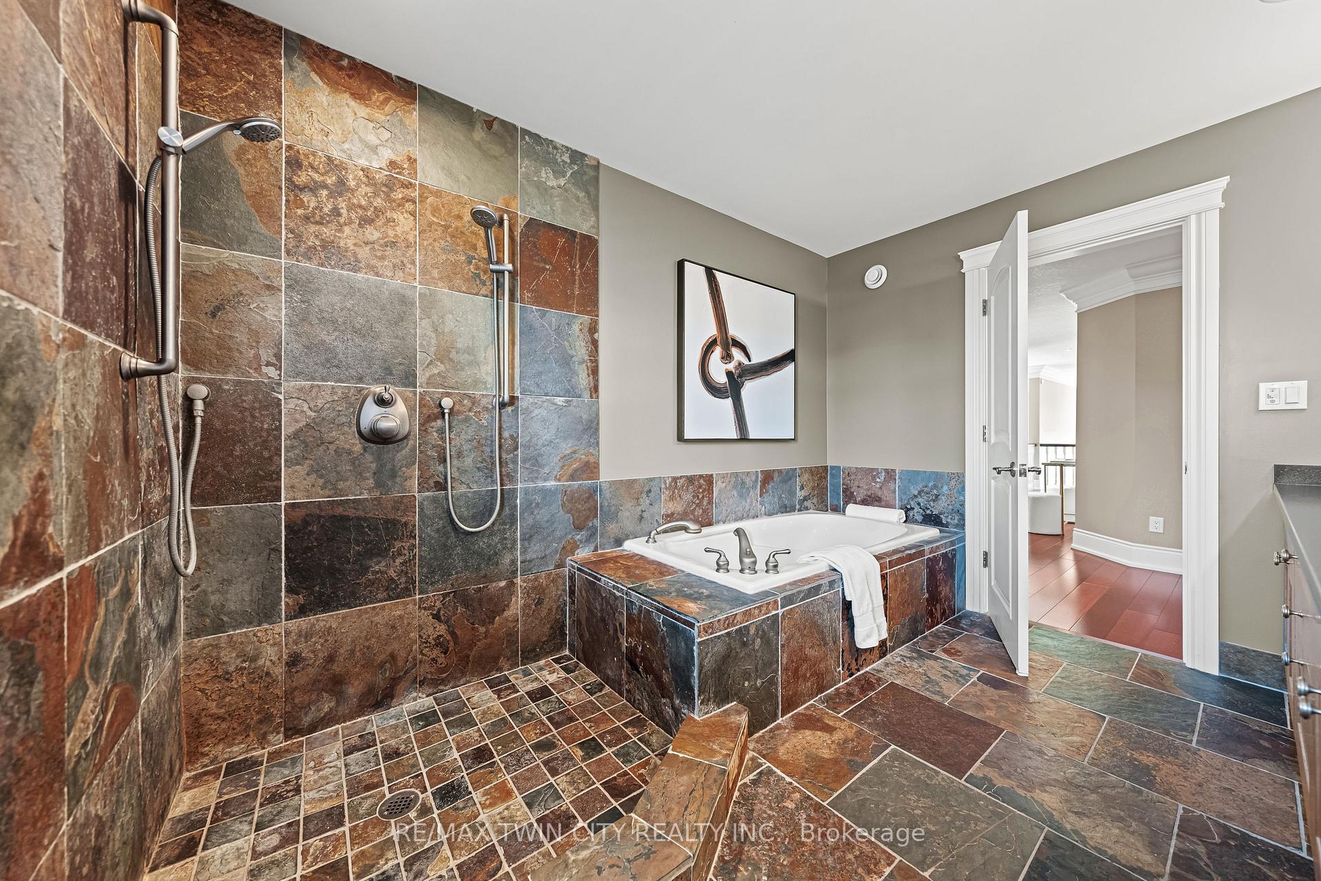 Photo 36 of 541 Falconridge Crescent, Kitchener — HOMEH