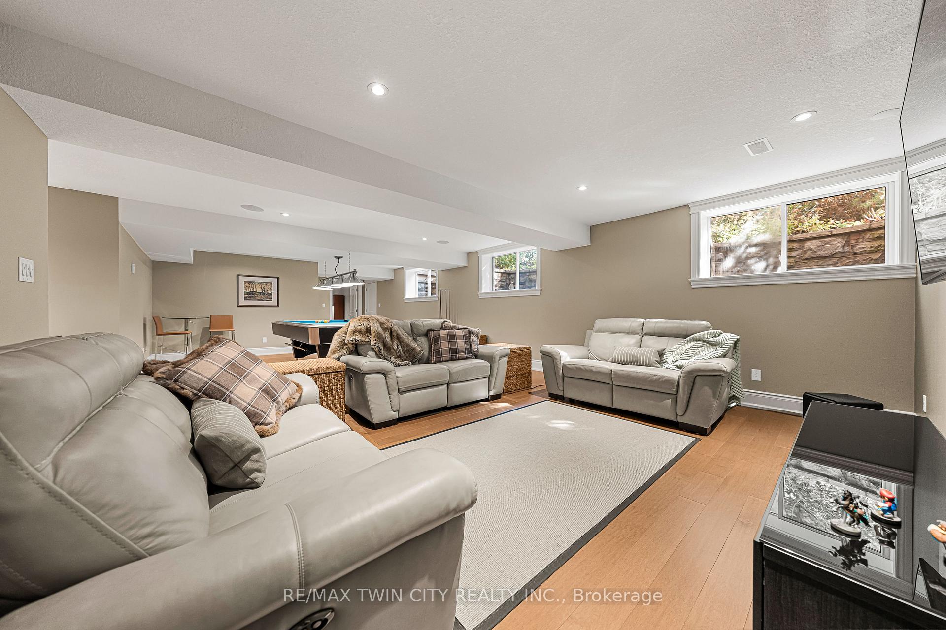 Photo 40 of 541 Falconridge Crescent, Kitchener — HOMEH