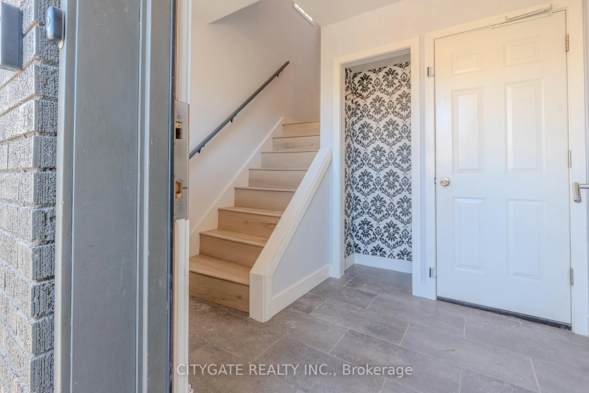 Photo 4 of Unit 2, 209 Homewood Avenue, Hamilton, Kirkendall — HOMEH