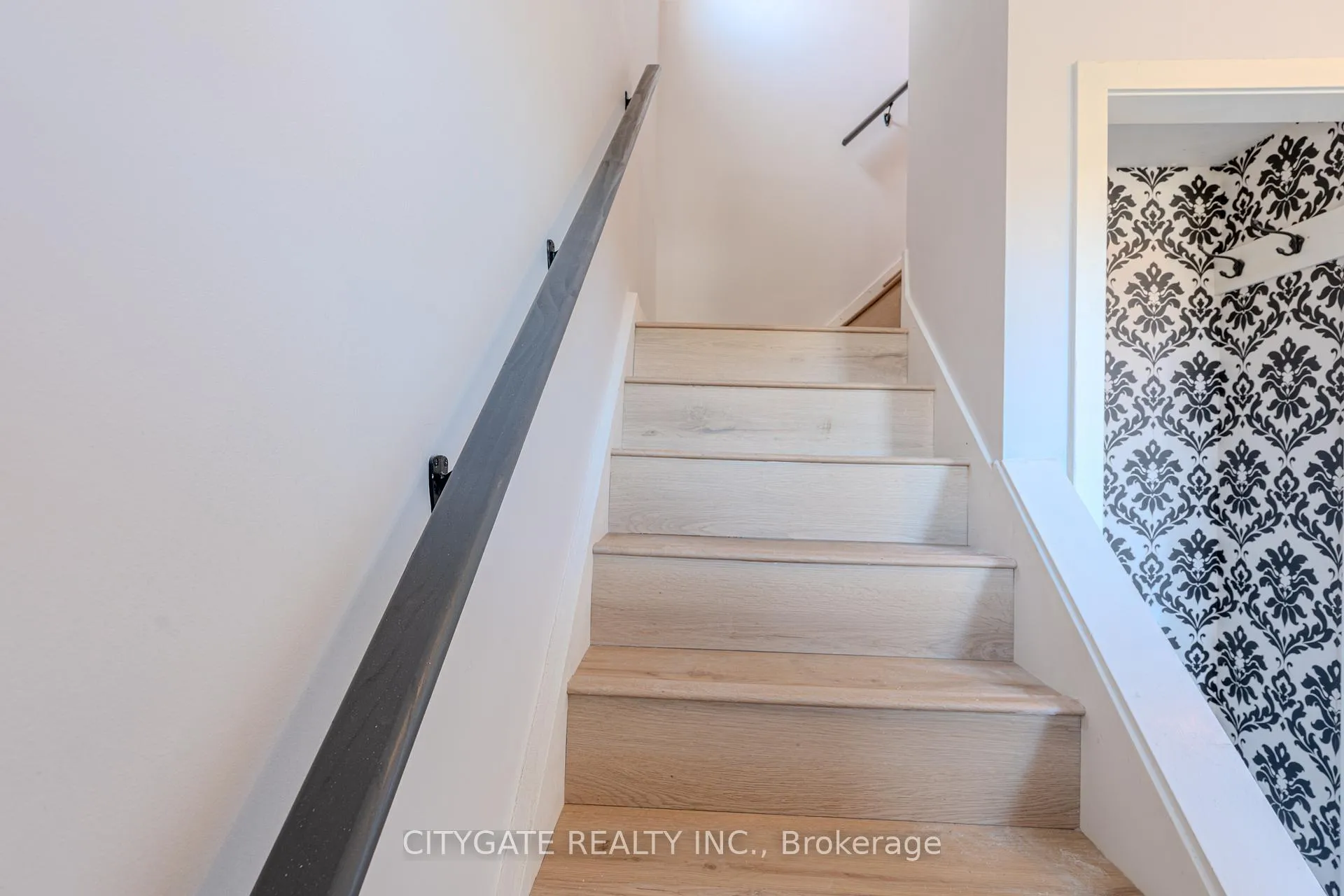Photo 5 of Unit 2, 209 Homewood Avenue, Hamilton, Kirkendall — HOMEH