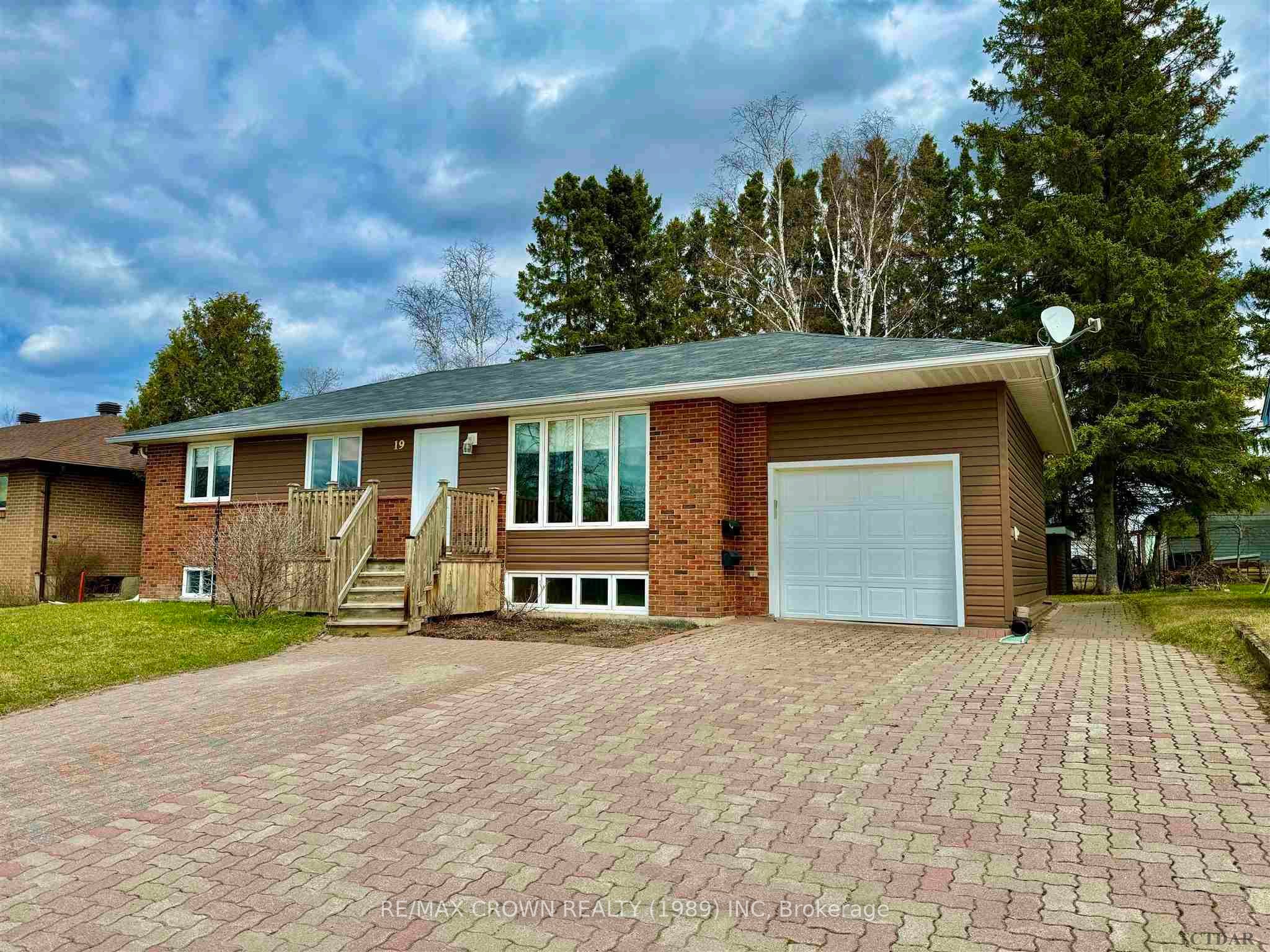 Photo 1 of 19 Albany Street, Kapuskasing — HOMEH