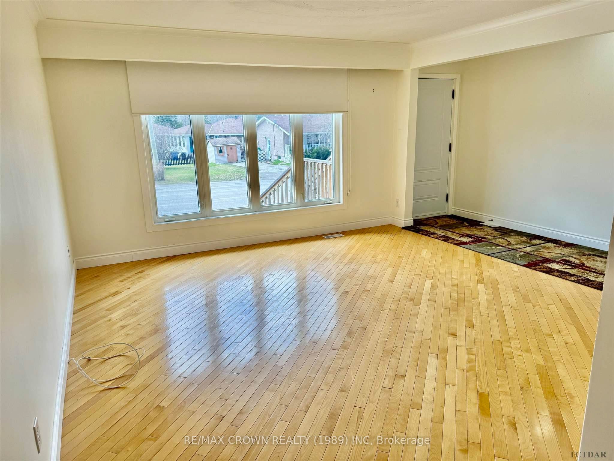 Photo 6 of 19 Albany Street, Kapuskasing — HOMEH