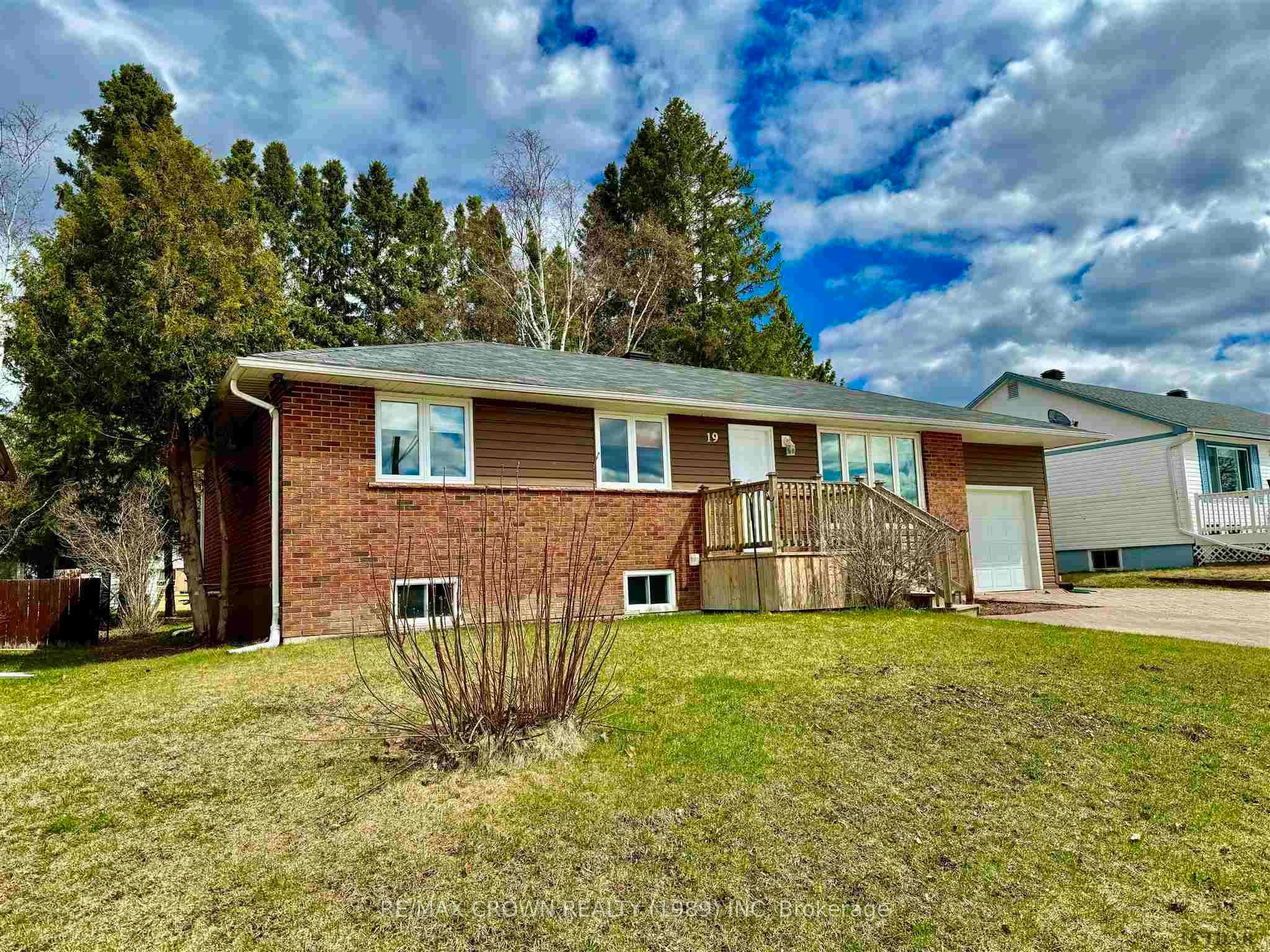 Photo 43 of 19 Albany Street, Kapuskasing — HOMEH