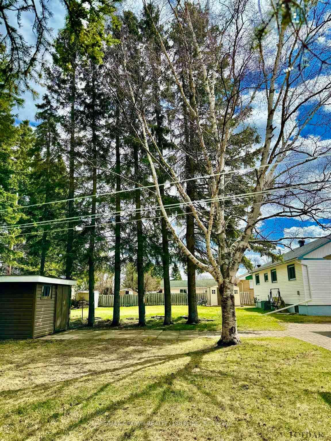 Photo 49 of 19 Albany Street, Kapuskasing — HOMEH