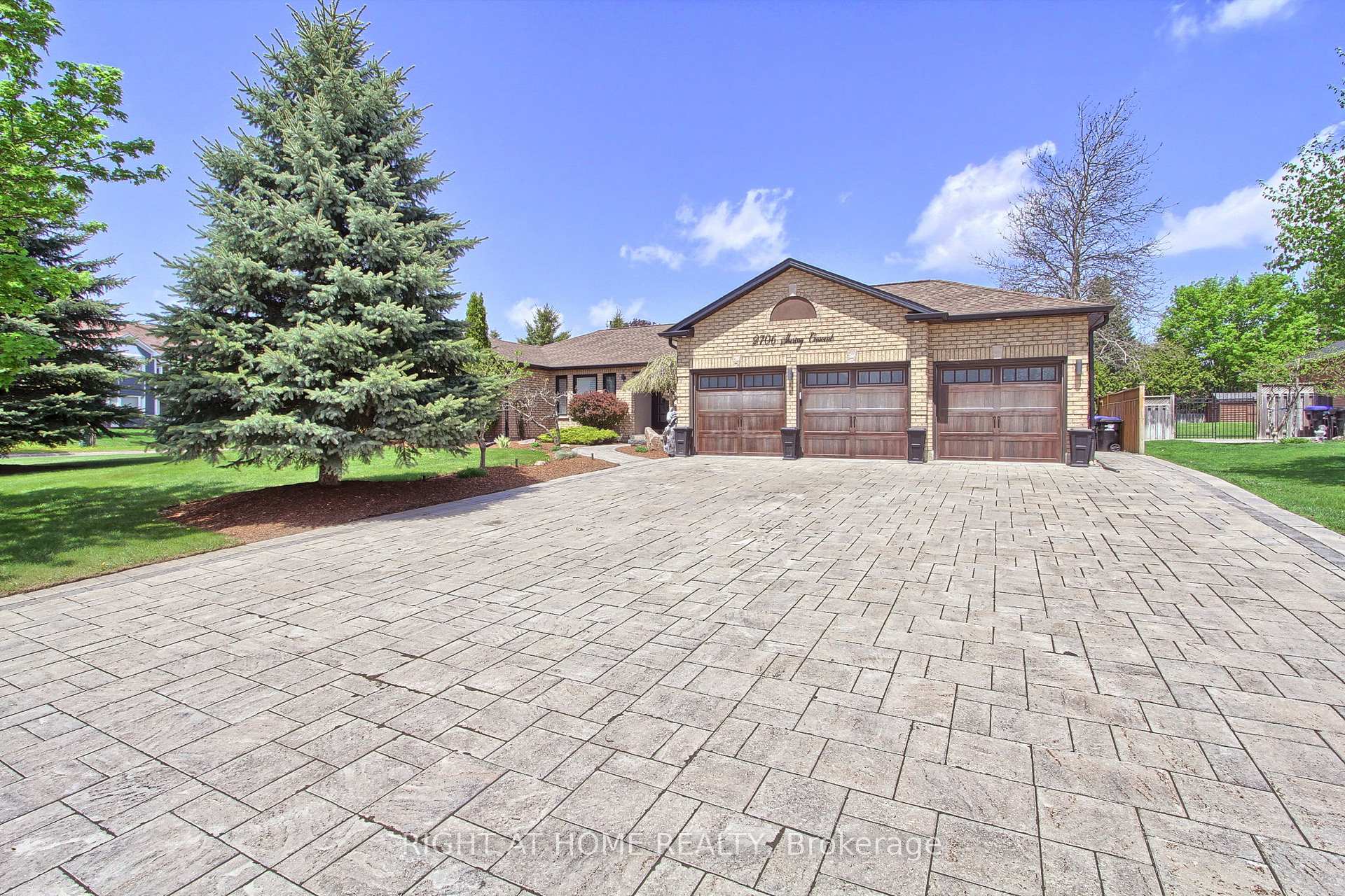 Photo 3 of 2706 Shering Crescent, Innisfil, Stroud — HOMEH