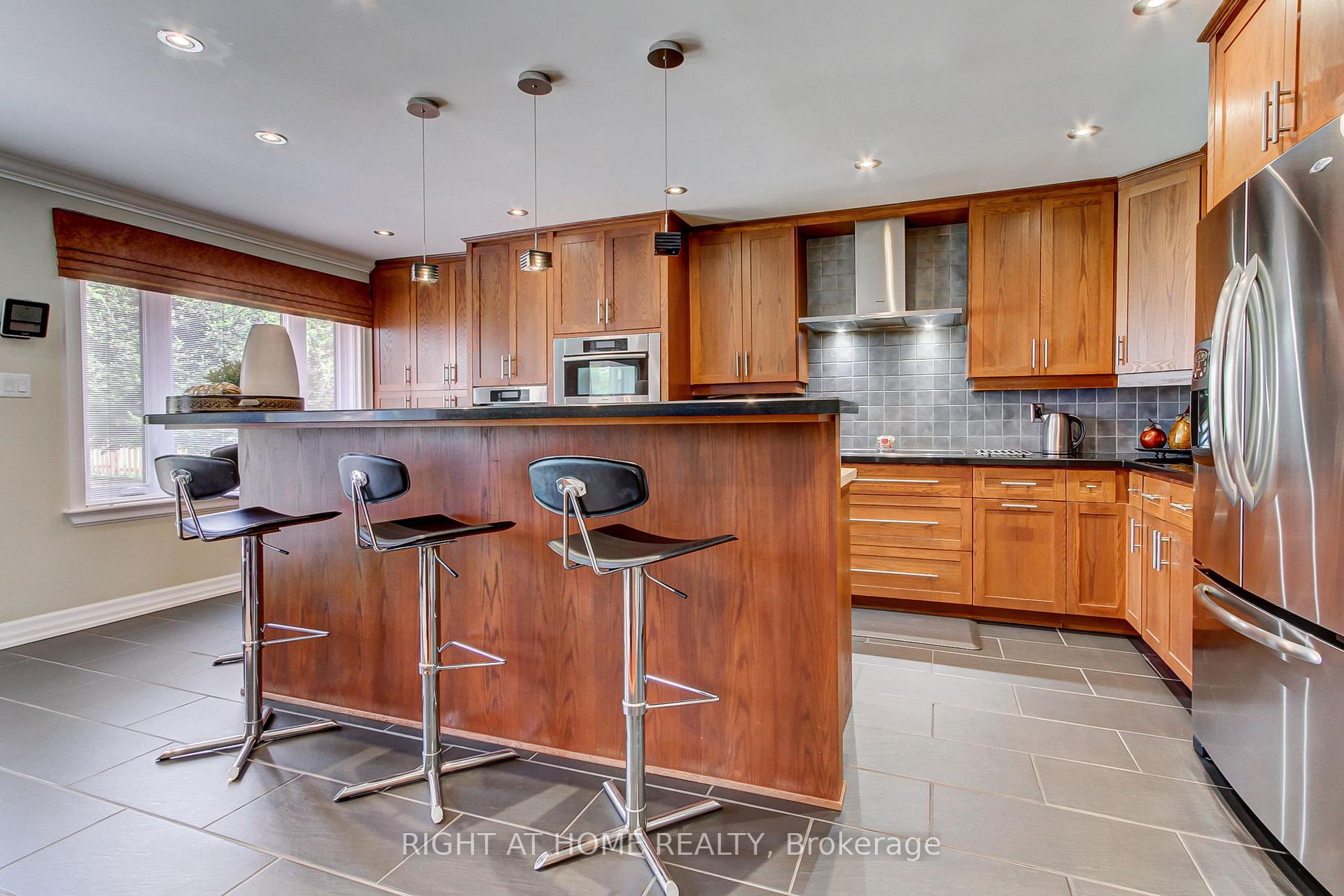 Photo 10 of 2706 Shering Crescent, Innisfil, Stroud — HOMEH